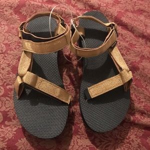 NWOT PLATFORM TEVA’S